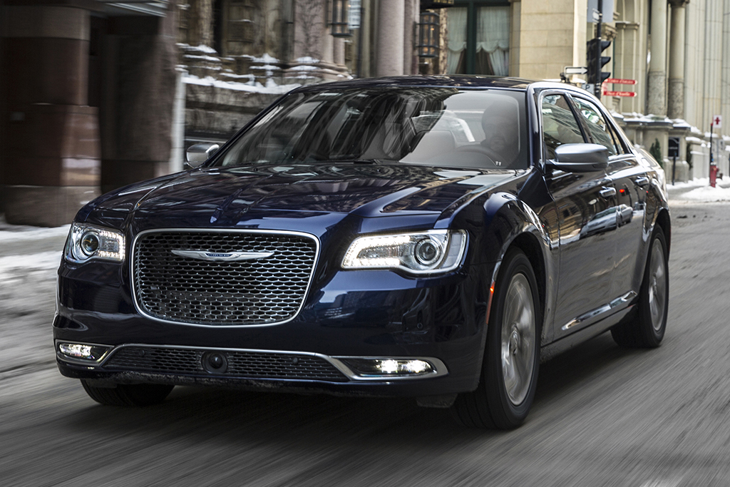 Difference between chrysler 300 dodge charger